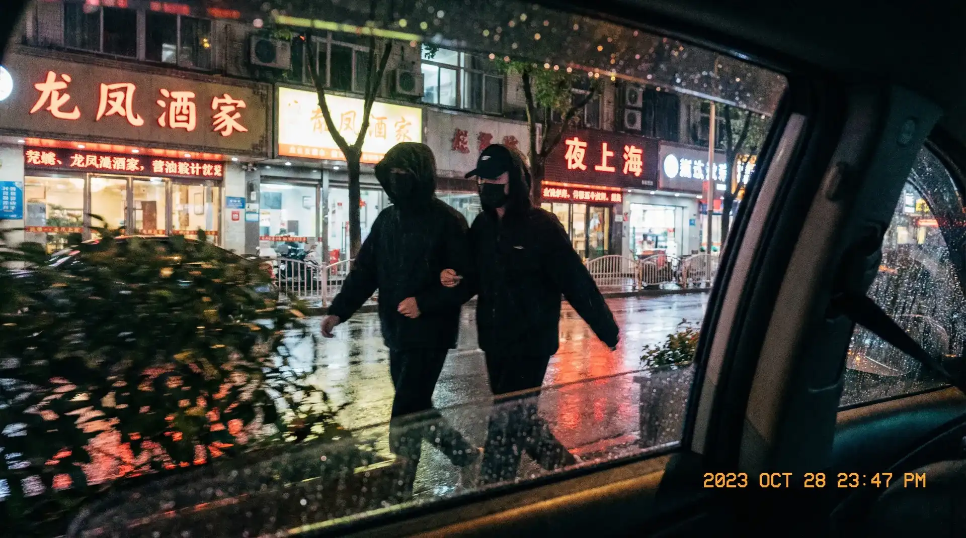 东京仙履奇缘 - 顶流明星深夜密会现场抓拍照片